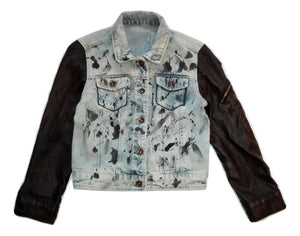 veste en jean courte motifs taches de peinture et tribales noirs